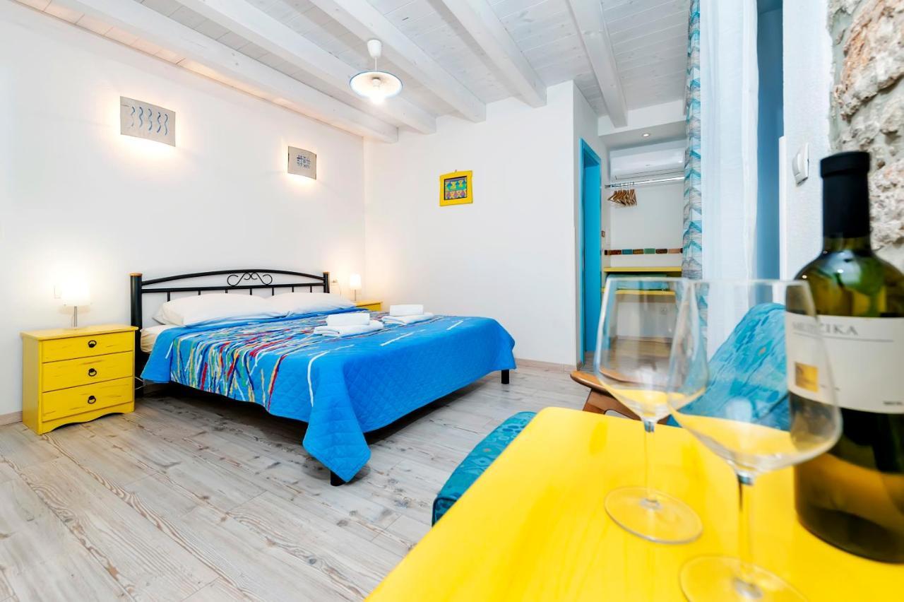 Apartments & Rooms La Casa Barbaro Ровинь Экстерьер фото